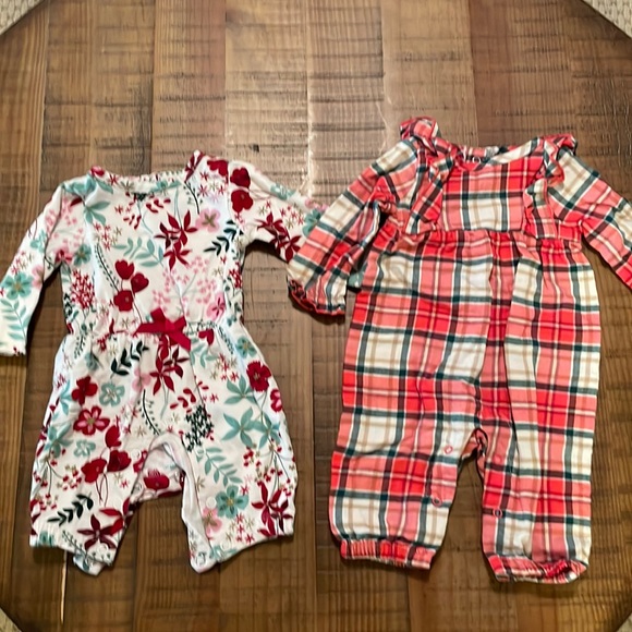 Newborn size: Holiday rompers - Picture 1 of 5